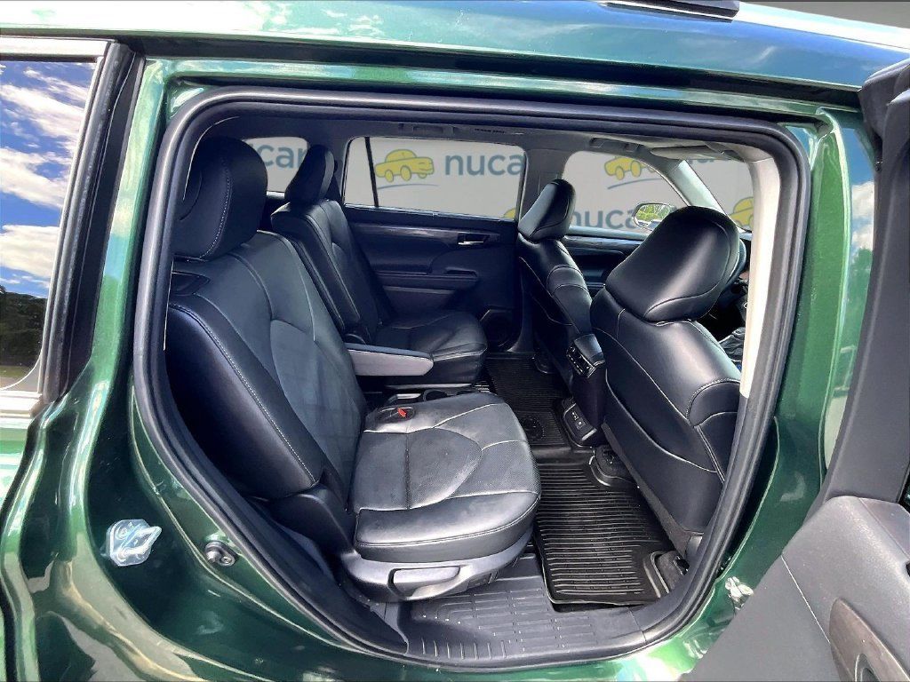 Used 2025 Toyota Highlander Platinum AWD/4WD image 16