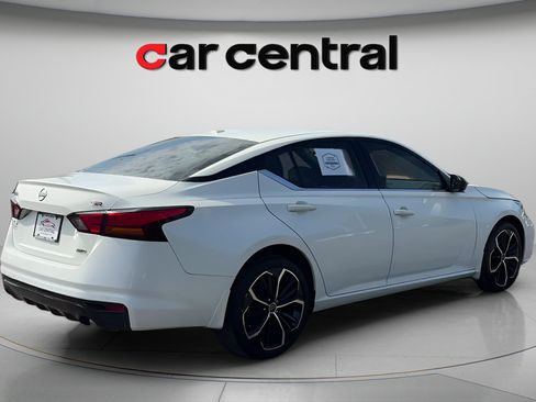 Used 2024 Nissan Altima 2.5 SR w/ SR Premium Package AWD/4WD image 5