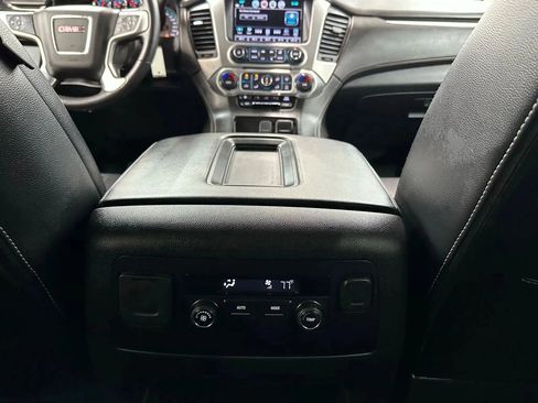 Used 2019 GMC Yukon XL SLE image 18