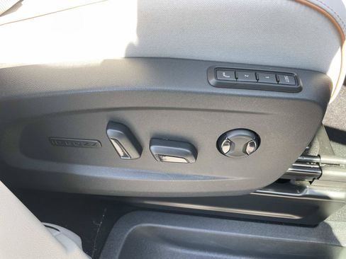Certified 2025 Volkswagen ID. Buzz 1st Edition RWD image 28