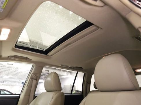 Used 2011 Toyota Highlander SE image 27