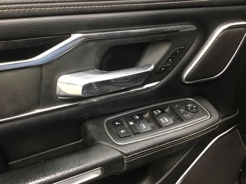 Used 2019 RAM 1500 Laramie AWD/4WD image 8