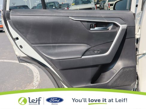 Used 2021 Toyota RAV4 XLE Premium image 39