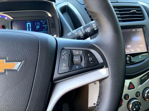 Used 2016 Chevrolet Trax LT w/ LT Sun and Sound Package FWD image 23