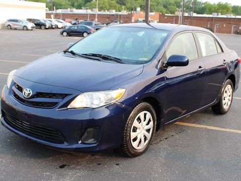Used 2011 Toyota Corolla LE FWD image 2