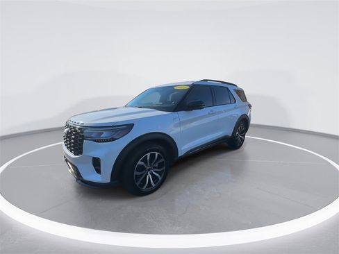 Used 2025 Ford Explorer ST-Line image 4