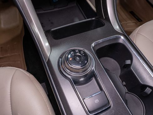 Used 2017 Ford Fusion SE image 19