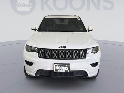 Used 2018 Jeep Grand Cherokee Altitude image 11