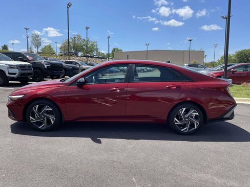 Used 2025 Hyundai Elantra Sport FWD image 3