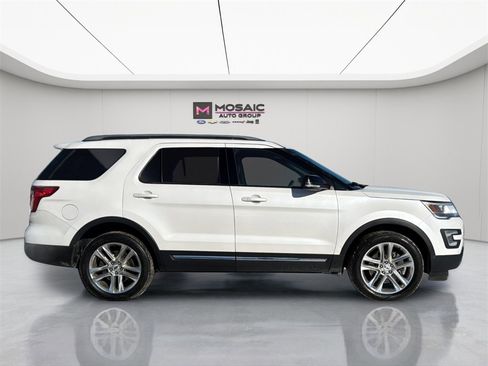 Used 2017 Ford Explorer XLT w/ Equipment Group 202A image 9