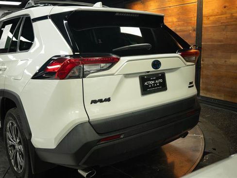 Used 2022 Toyota RAV4 XLE Premium AWD/4WD image 6