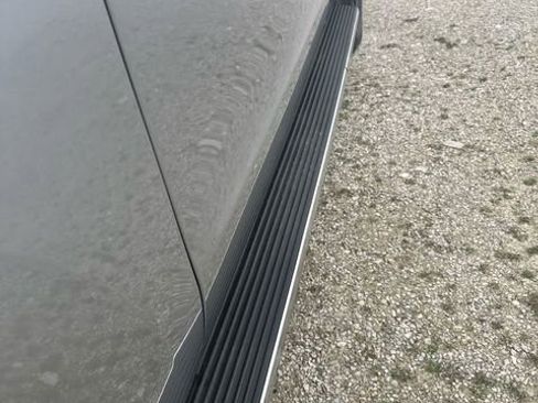 Used 2023 Ford Expedition XLT image 18