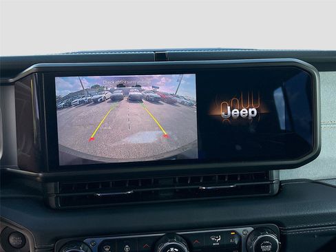 Used 2024 Jeep Wrangler Unlimited Sahara AWD/4WD image 15