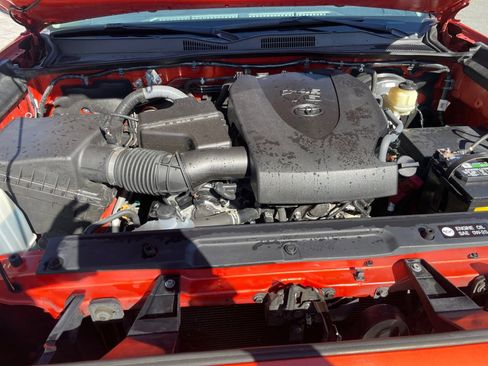 Used 2016 Toyota Tacoma SR5 image 18