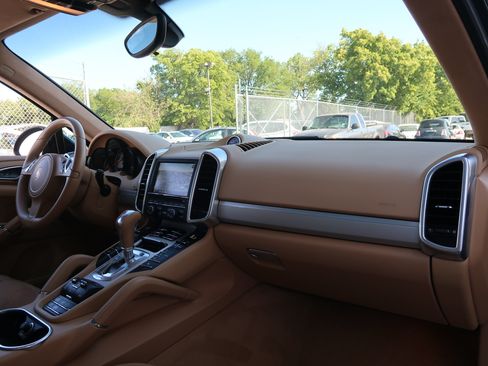 Used 2014 Porsche Cayenne GTS AWD/4WD image 27