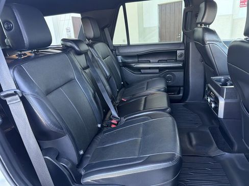 Used 2018 Ford Expedition XLT w/ Equipment Group 202A RWD image 16