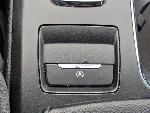 Used 2017 Ford Fusion SE w/ Equipment Group 201A FWD image 19