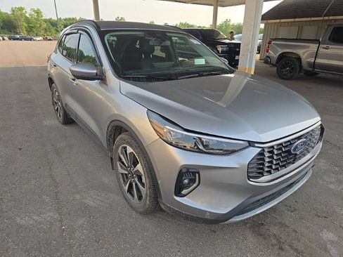 Used 2023 Ford Escape Platinum w/ Premium Technology Package AWD/4WD image 3