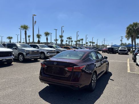 Used 2024 Nissan Altima 2.5 SV FWD image 16