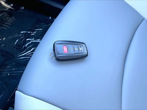 Used 2021 Toyota RAV4 Limited image 14