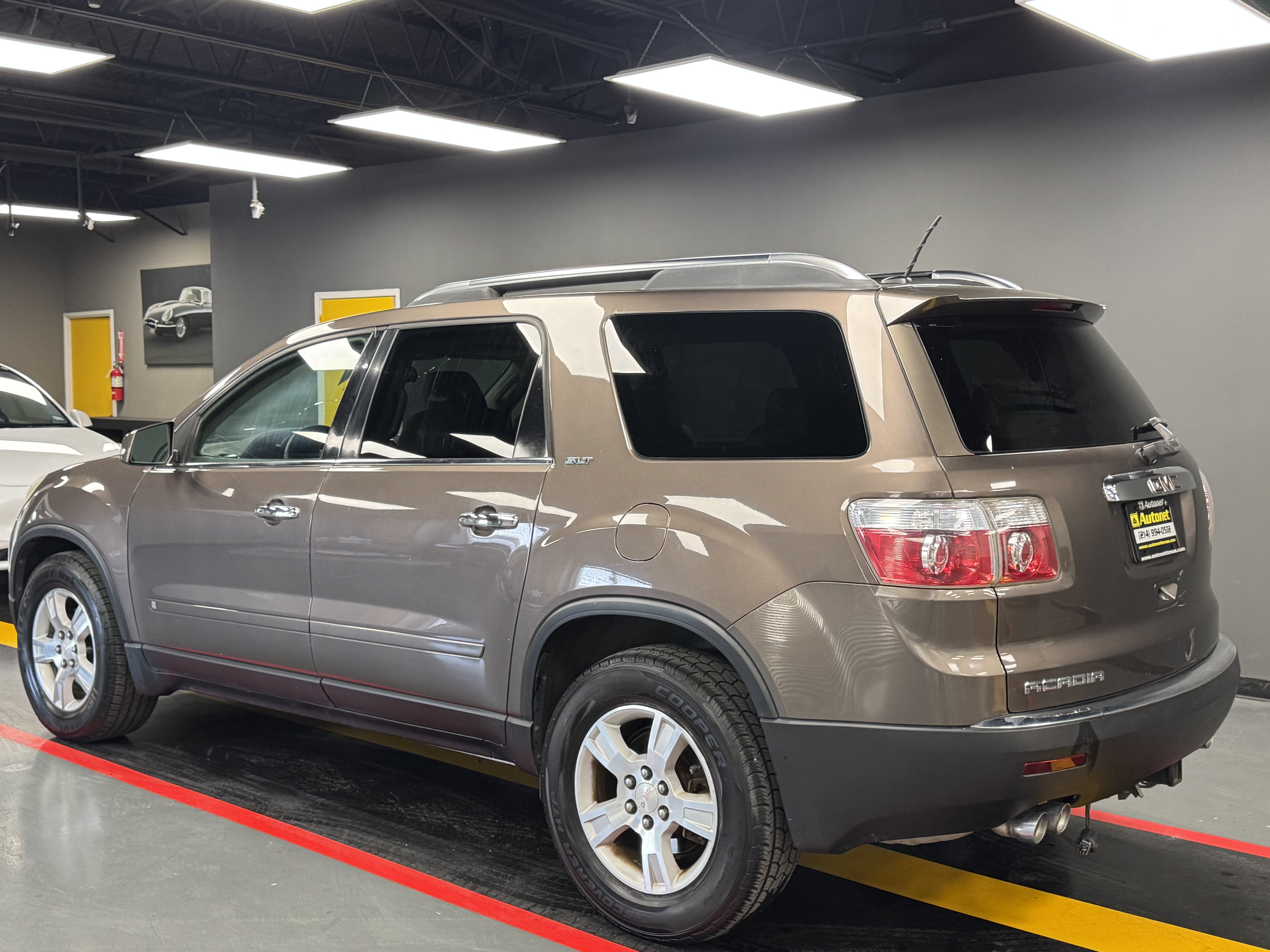 Used 2009 GMC Acadia SLT FWD image 4
