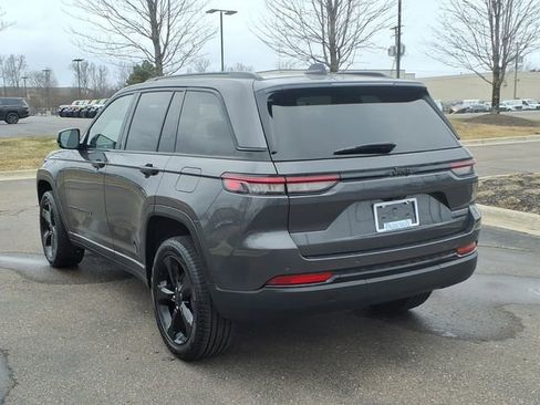 Certified 2025 Jeep Grand Cherokee Limited w/ Black Appearance Package RWD image 6