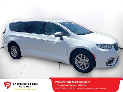 Used 2023 Chrysler Pacifica Touring-L