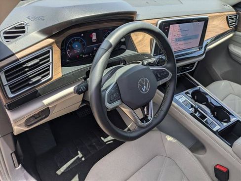 Used 2025 Volkswagen Atlas SE FWD image 10