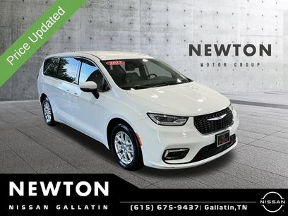 Used 2023 Chrysler Pacifica Touring-L