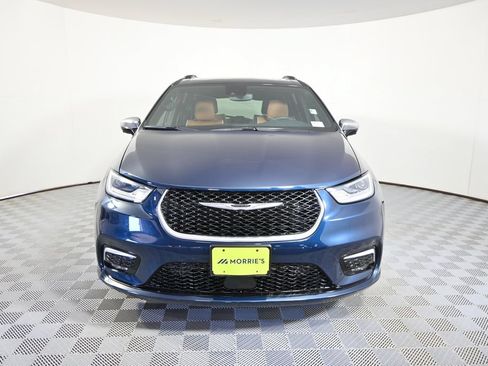 Used 2025 Chrysler Pacifica Pinnacle w/ Trailer Tow Group FWD image 10