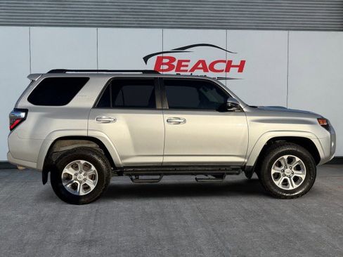 Used 2020 Toyota 4Runner 4WD image 3