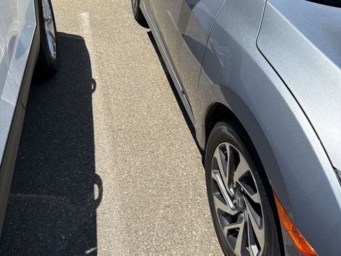 Used 2017 Honda Civic EX image 4