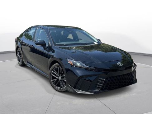 Used 2025 Toyota Camry SE FWD image 4