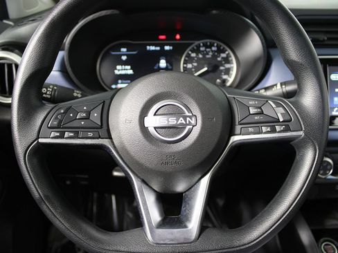 Used 2025 Nissan Versa SV FWD image 13