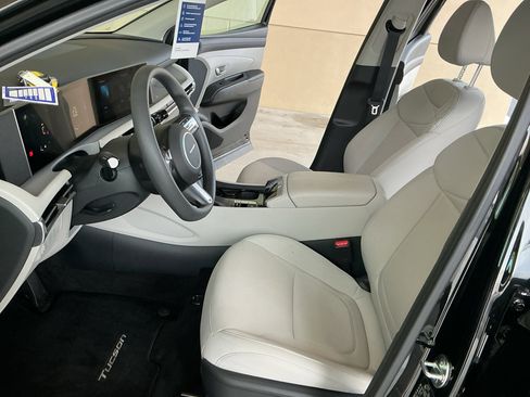 Certified 2025 Hyundai Tucson SEL image 11