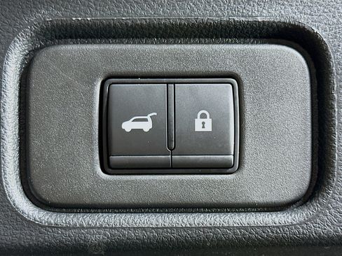 Used 2025 Nissan Pathfinder SV AWD/4WD image 30
