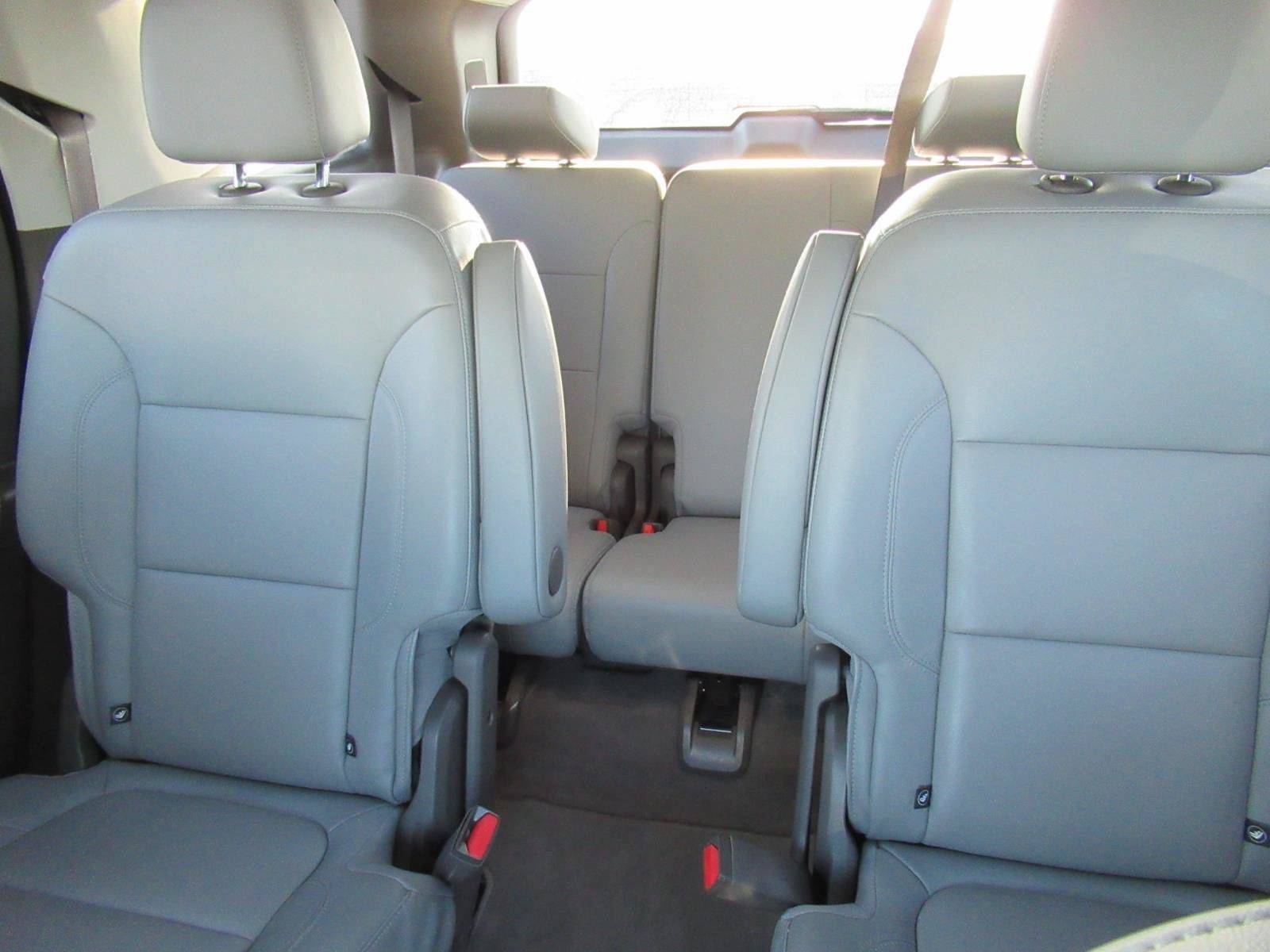 Used 2021 Chevrolet Traverse LT w/ LT Premium Package AWD/4WD image 18