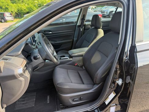Used 2025 Nissan Altima 2.5 SV FWD image 36