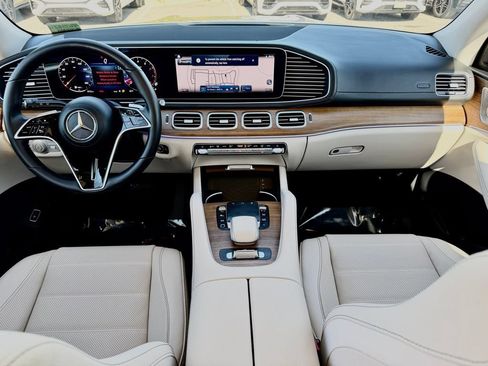 Certified 2026 Mercedes-Benz GLS 450 4MATIC image 32