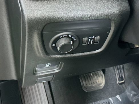 Certified 2023 Jeep Grand Cherokee Altitude AWD/4WD image 18