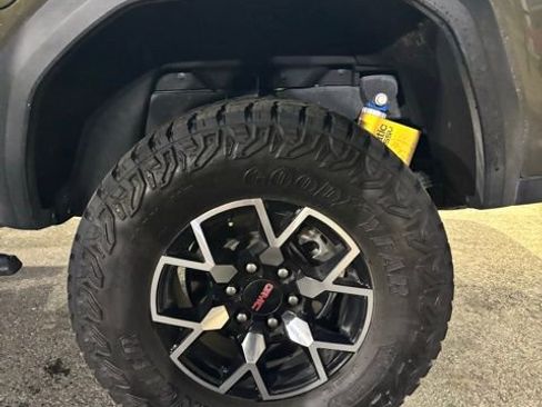 Used 2024 GMC Canyon AT4X image 34