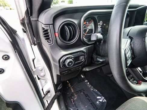 Used 2024 Jeep Wrangler Unlimited Rubicon image 30