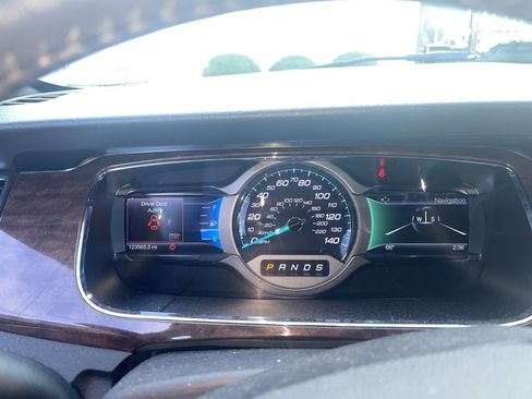 Used 2015 Ford Taurus Limited w/ Equipment Group 301A image 4