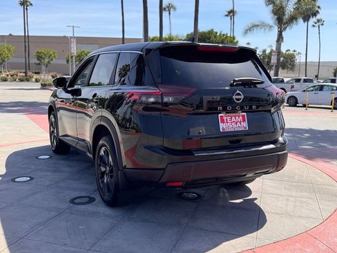 Certified 2026 Nissan Rogue SV FWD image 6