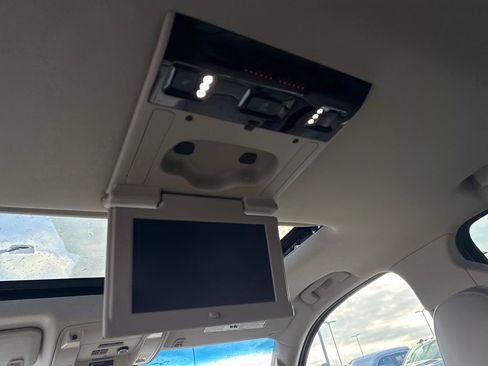 Used 2016 Cadillac Escalade Premium image 18