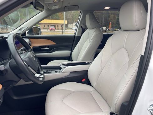 Used 2024 Toyota Grand Highlander Limited image 13