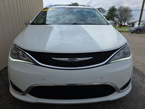 Used 2017 Chrysler Pacifica Limited image 12