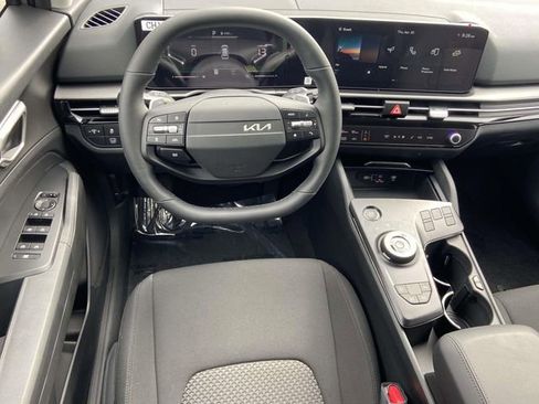New 2026 Kia Sportage LX FWD image 9
