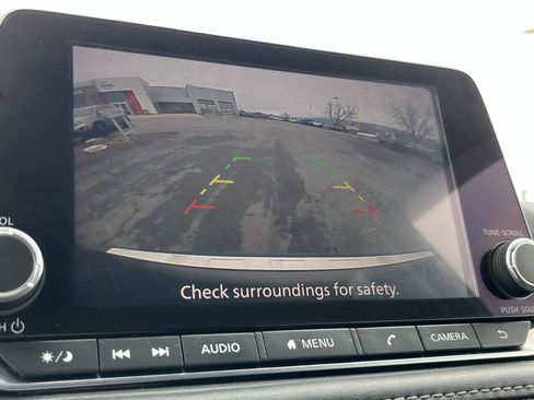 Used 2022 Nissan Rogue SV image 30