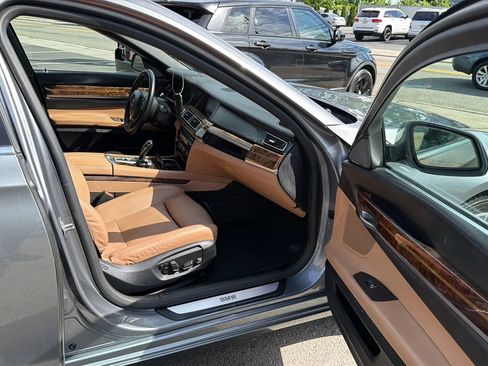 Used 2015 BMW 750Li xDrive w/ Executive Package AWD/4WD image 24
